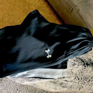 Boys UnderArmour pants.  Black with Gray.
